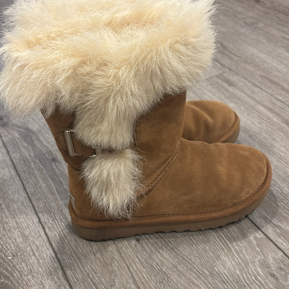 Deena UGG boots size 6